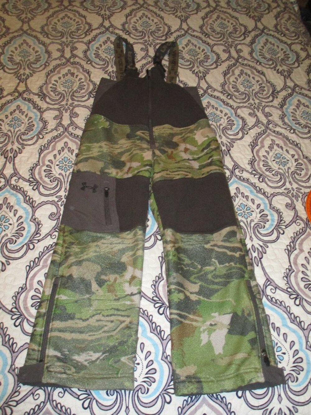 Youth XS Boy’s Under Armour Camo Storm bib overalls